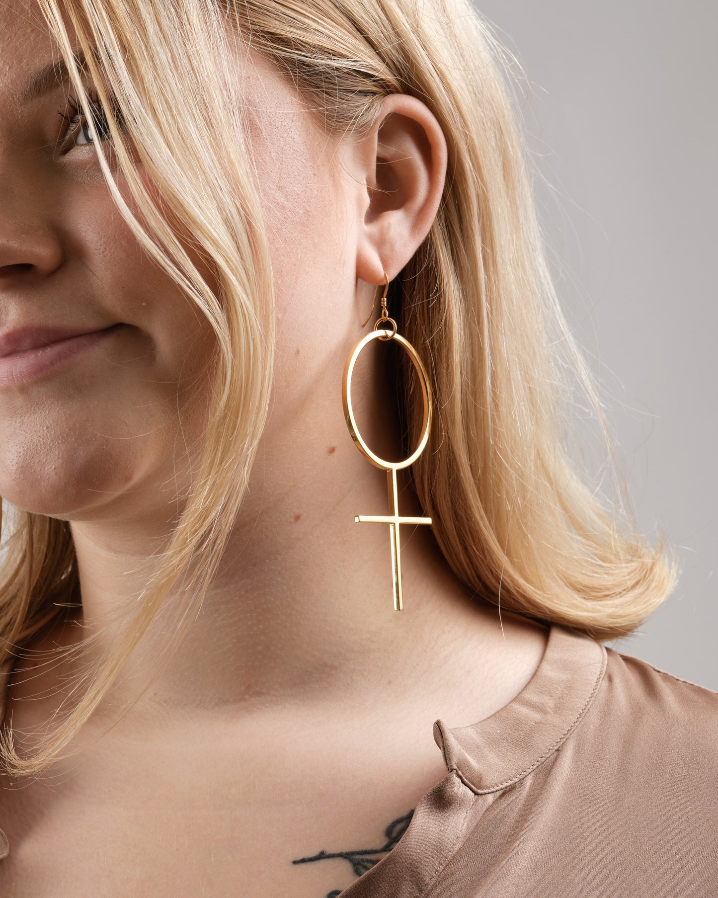 BIG SHE EARRING